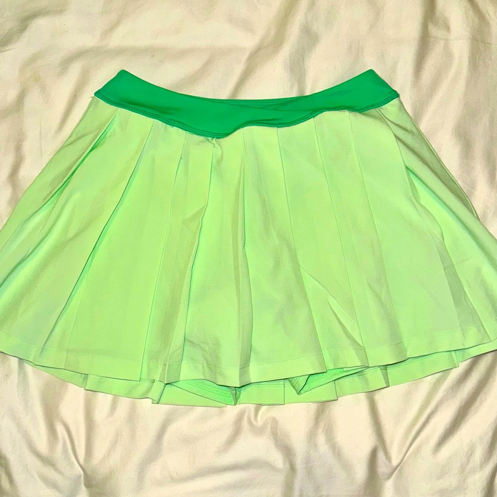LA Hearts by Pacsun Pleated Neon Green Tennis Skort Small